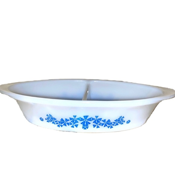 USA GLASBAKE MILK GLASS WHITE BLUE FLOWER CASSEROLE DISH BAKEWARE NEW J-239/8 - Picture 2 of 11